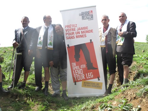 Algerian campaigners lend their legs